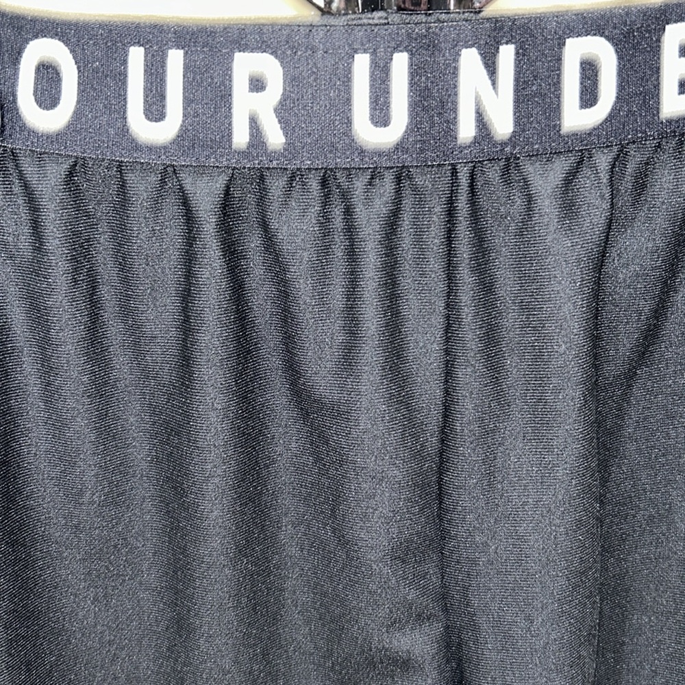 Under Armour Women's Black Shorts Size XXL - Picture 2 of 5